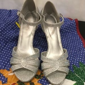 Silver glittery dressy shoes size 8 worn 3 hours. Almost brand new